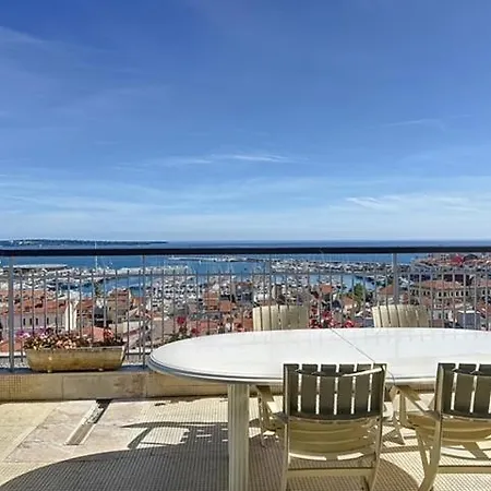 Agencia Dernier Etage Vue Panoramique Apartment *